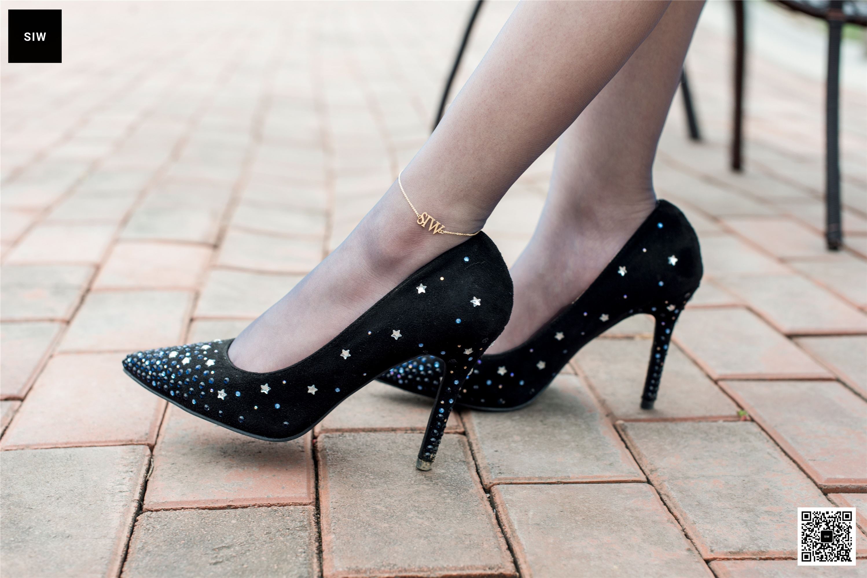 SIW斯文传媒 049 黑色薄纱长袖挂脖丝带连衣裙 - 甄真